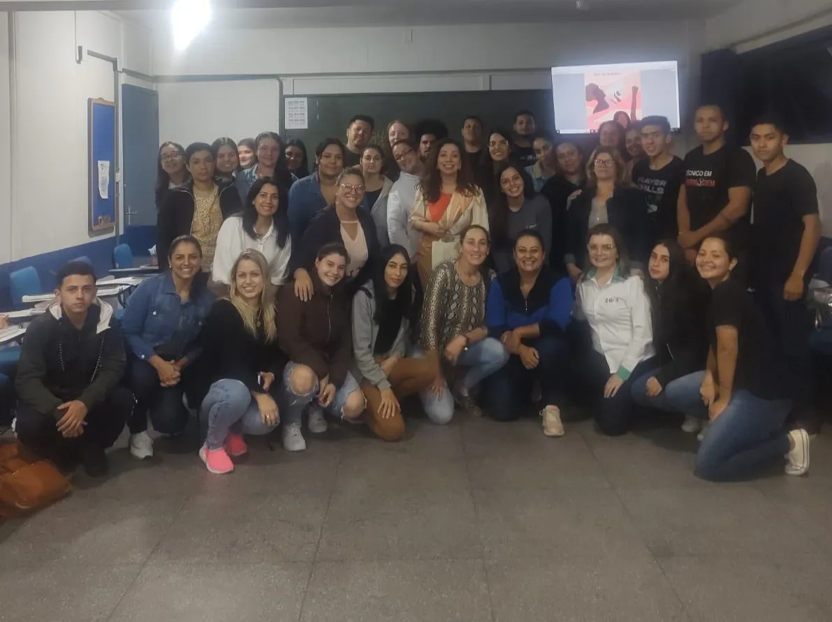 Turma do Técnico em Enfermagem da Escola SEG Participa de Roda de Conversa sobre Lei Maria da Penha