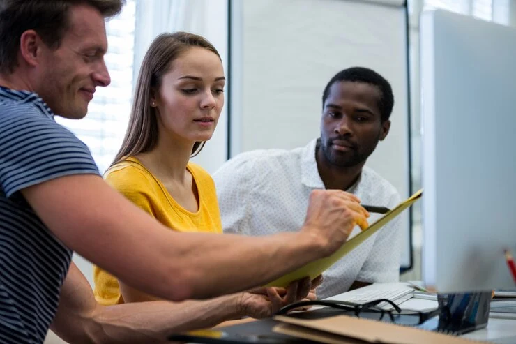 É possível fazer um curso técnico enquanto trabalha em tempo integral?