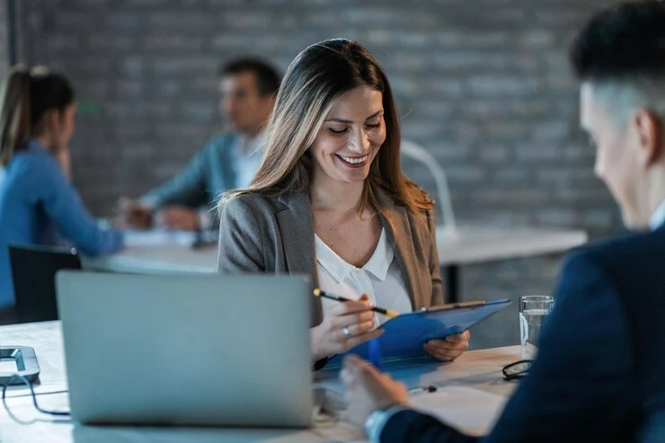 Com qual curso técnico posso trabalhar em banco?