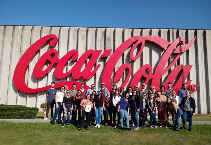 Estudantes da Faculdade SEG realizam visita na Fábrica da Coca Cola