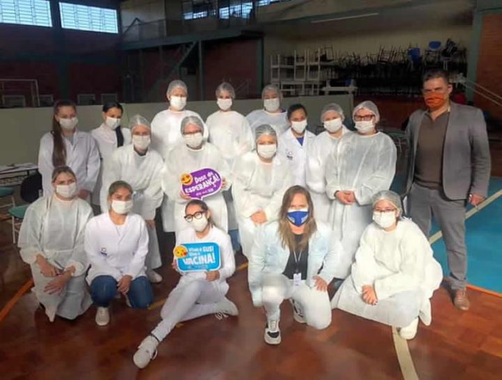 Estudantes do curso Técnico em Enfermagem auxiliam na vacinação contra a COVID-19 em Santa Maria