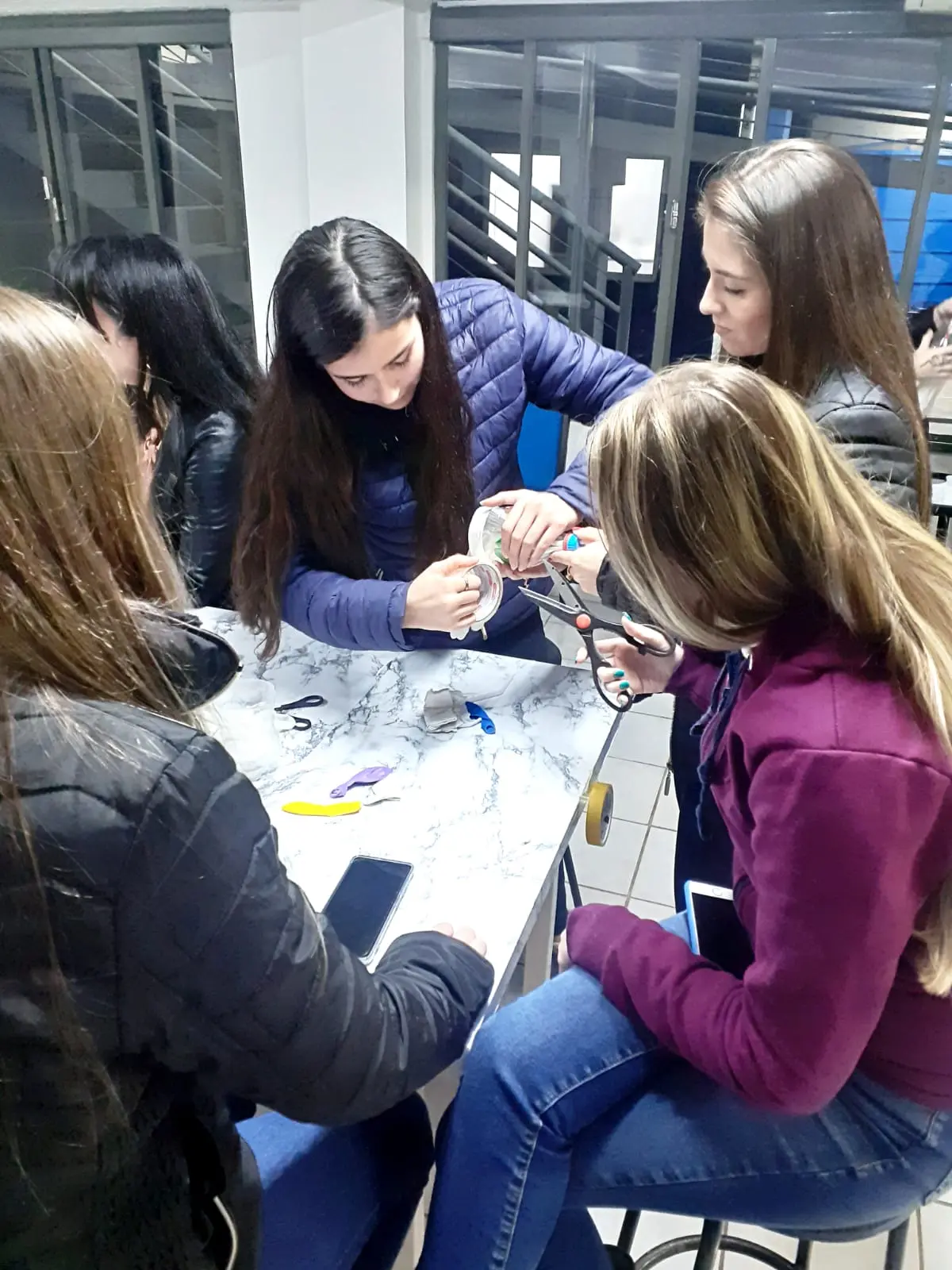 ESTUDANTES DO CURSO TÉCNICO EM FARMÁCIA REALIZARAM A CONFECÇÃO DE UM PULMÃO CASEIRO EM AULA