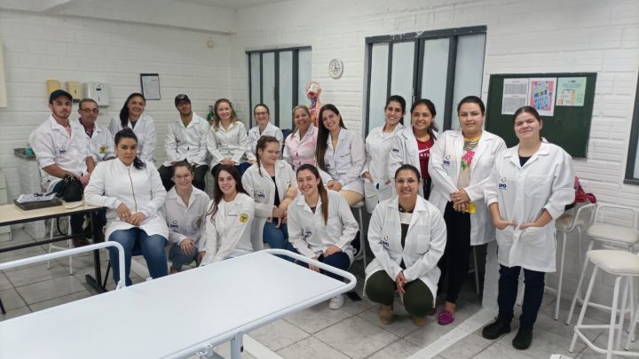 Alunos do SEG de Cruz Alta desenvolvem habilidades essenciais em aula prática de Radiologia