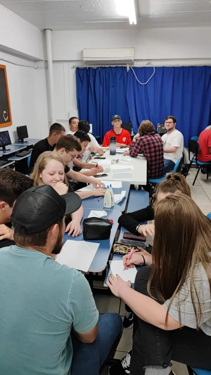 Alunos do curso Técnico em Informática do SEG de Ijuí desvendam os segredos da Análise de Sistemas