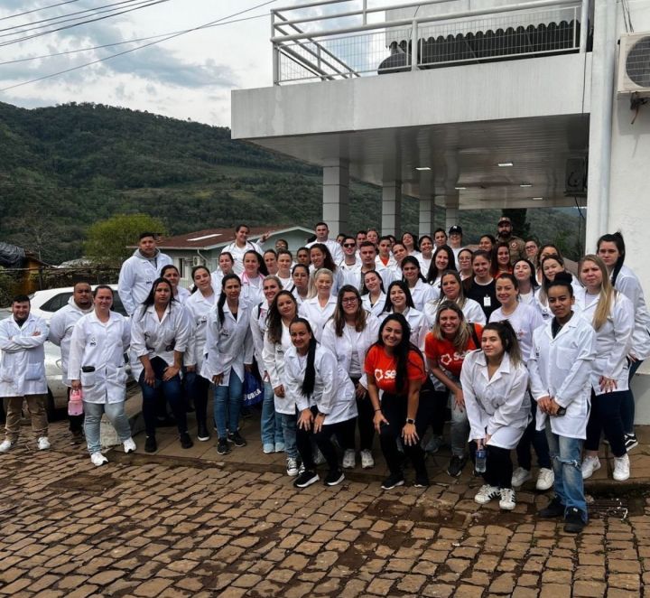 Alunos SEG auxiliam no Hospital de Campanha em Muçum