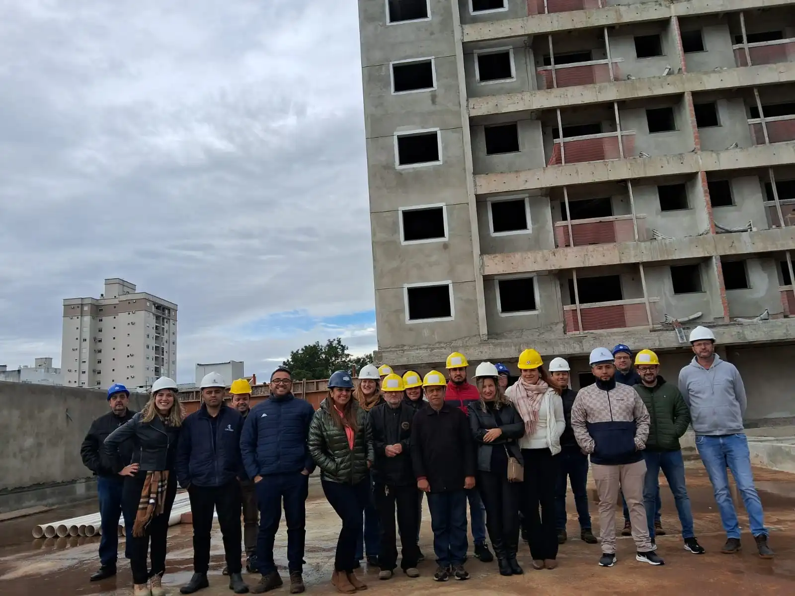 Alunos do Curso Técnico em Transações Imobiliárias do SEG Visitam Obra Residencial 