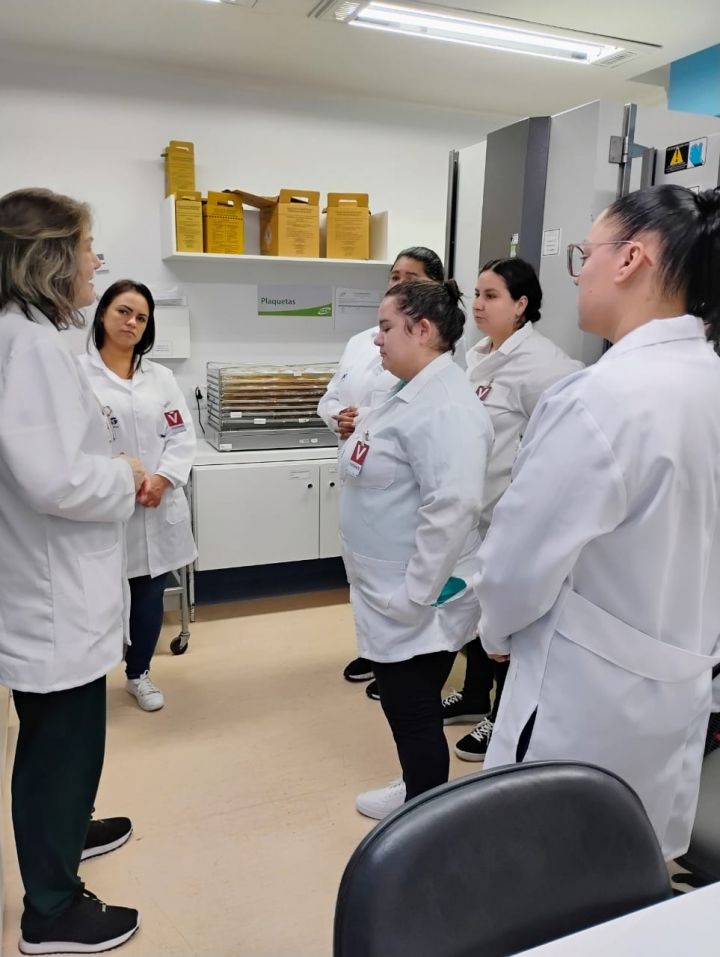 Alunos do SEG de Gravataí visitam Banco de Sangue do GHC e realizam doações