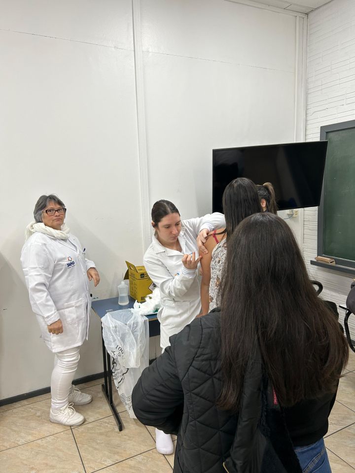 Alunos do SEG realizam campanha de vacinação contra a gripe com apoio dos alunos