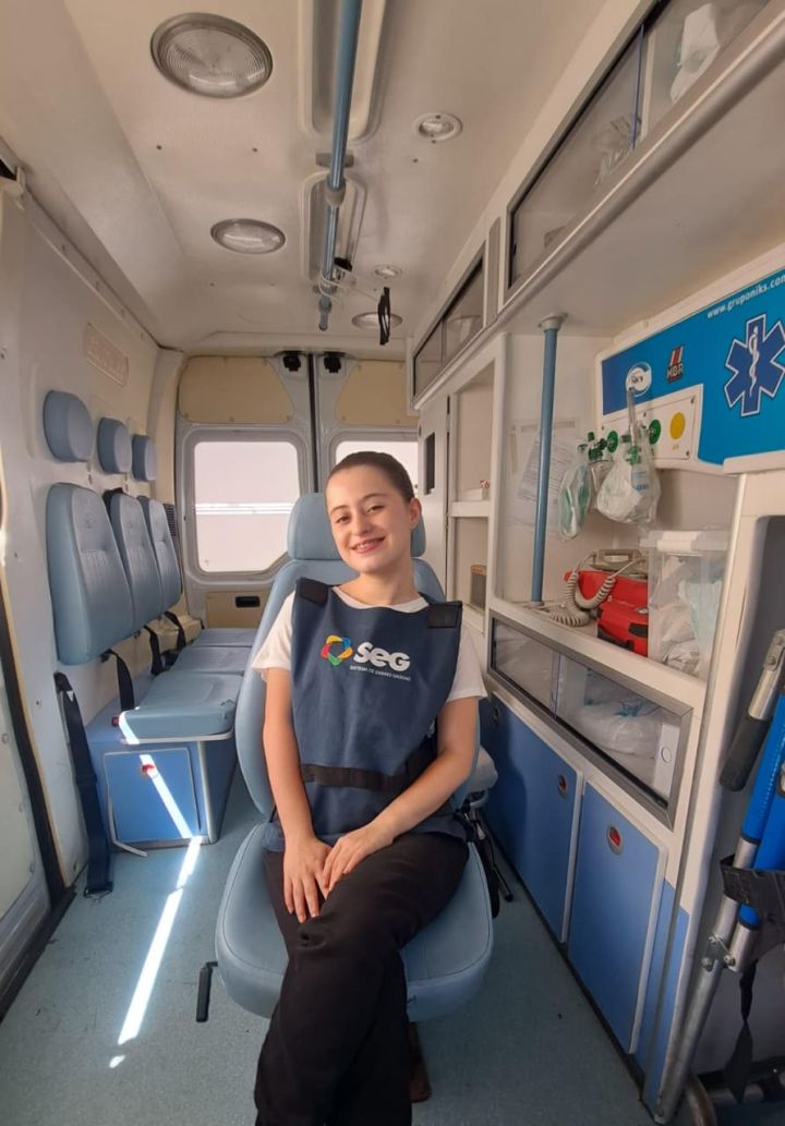 Aluna da Escola SEG de Novo Hamburgo tem experiência prática em ambulância