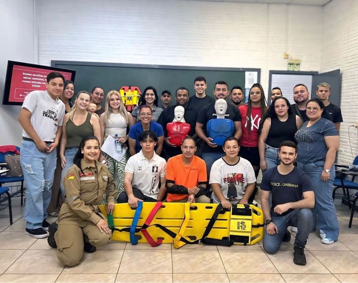 Alunos de Segurança do Trabalho participam de aula prática sobre situações de emergência