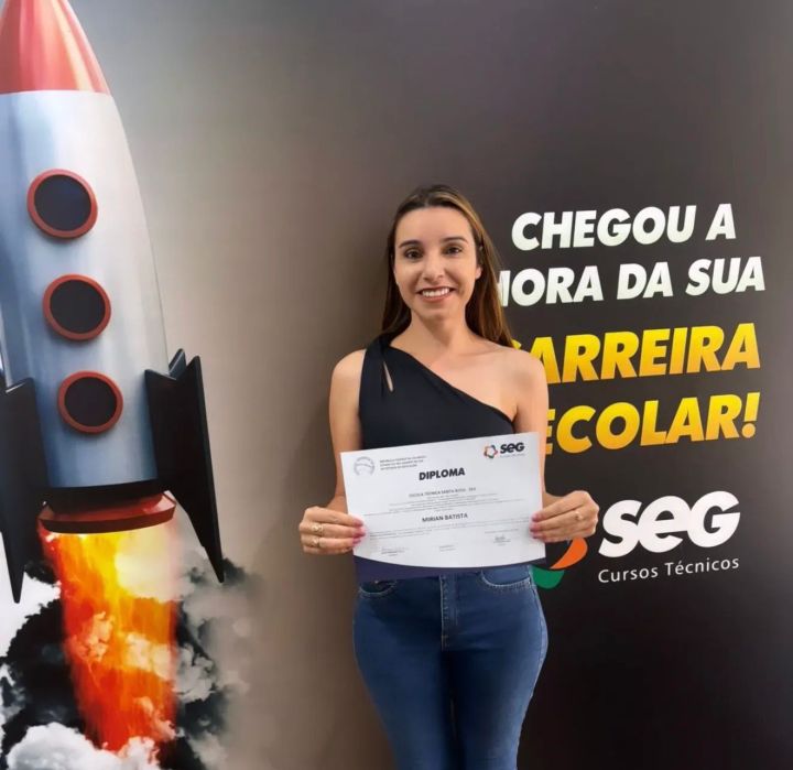 Aluna conclui Técnico em Enfermagem e celebra conquista do diploma na Escola SEG Santa Rosa