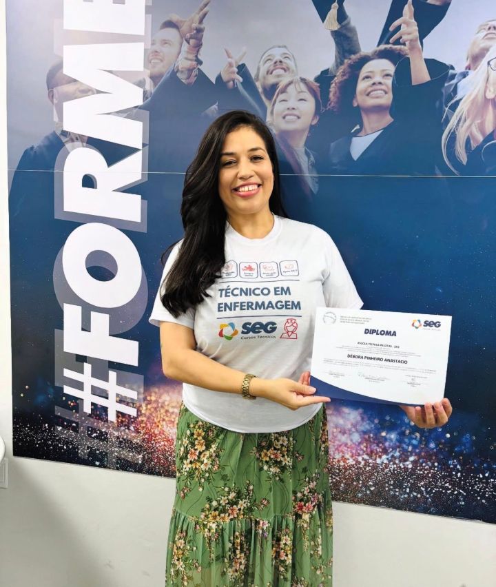 Conquista que transforma: aluna recebe diploma na Escola SEG de Pelotas